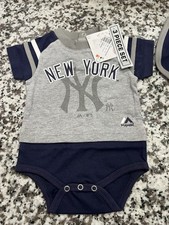 New York Yankees Infant 3 Piece Creeper Bodysuit, Bib  Bootie Set 0-3 Months