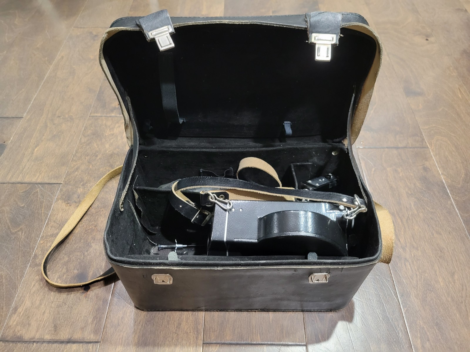 Krasnogorsk-3 Kpachotopck-3 16mm KMZ Wind-Up Movie camera UNTESTED