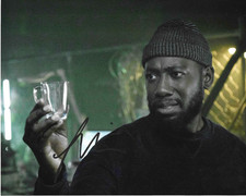 * LAMORNE MORRIS * signed 8x10 photo * GAME NIGHT * COA *