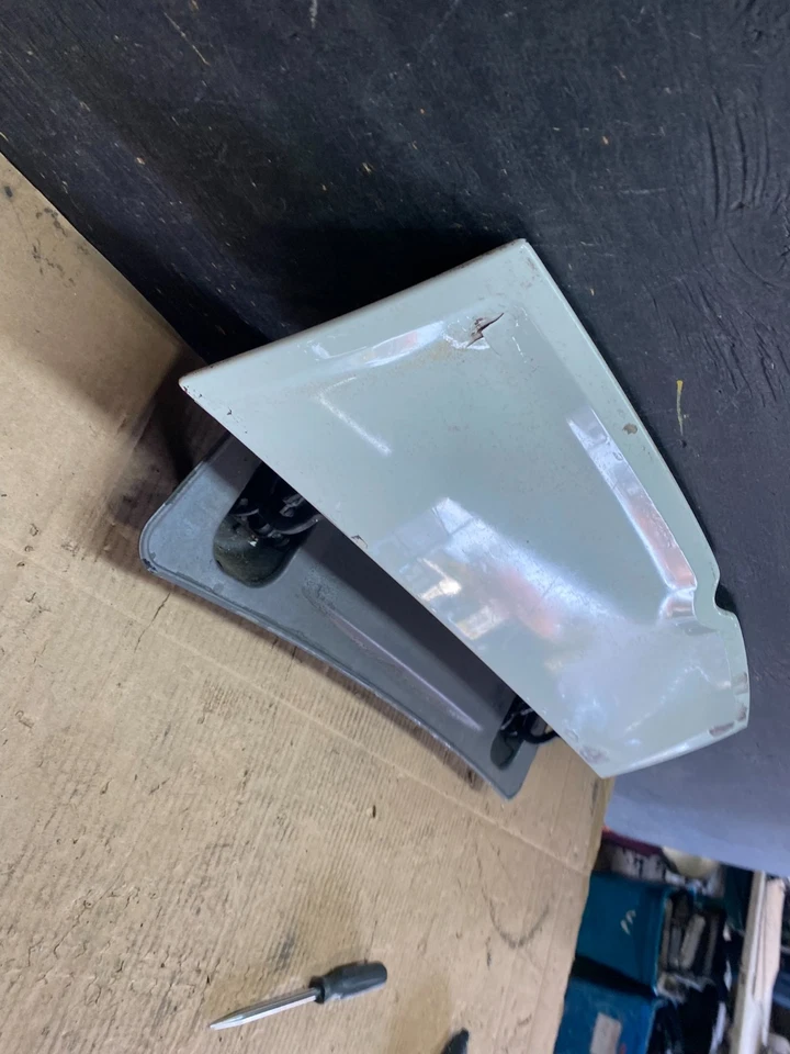 Alerón trasero Chrysler Crossfire 2004 a 2008 con motor U6359 DG Foto 3 de 4