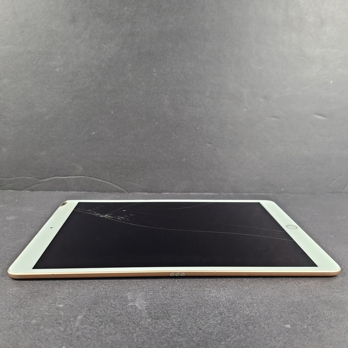 Apple iPad Air 3 (3rd Generation), A2152 64GB, Wi-Fi, 10.5in