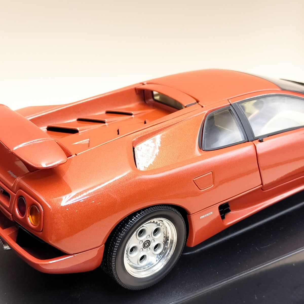 AUTOart 1/18 Lamborghini Diablo VT 6.0 V12 red orange copper 70072