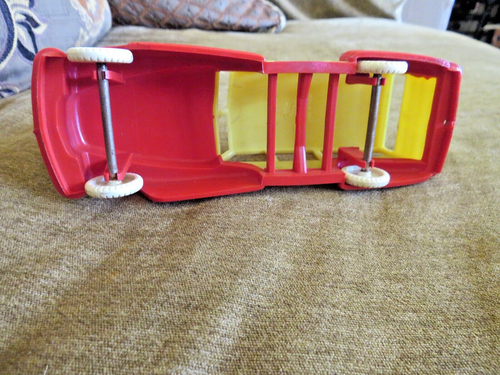 VINTAGE EARLY 1950s TRIUMPH USA 7" L HARD PLASTIC WOODY STATION WAGON TOY CAR - Picture 7 of 10