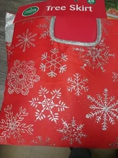 Winter Wonder Lane 48 Inch Satin Red silver Glitter Snowflake tree skirt NEW!