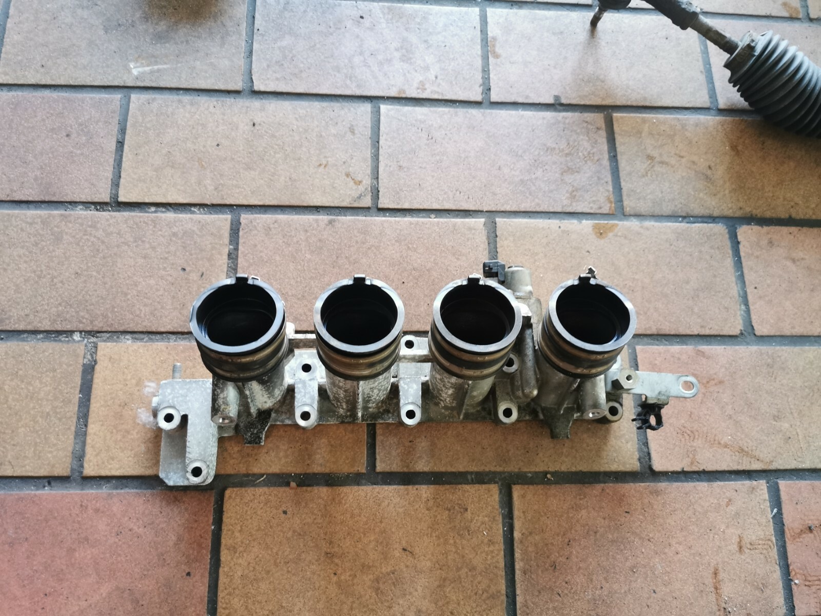 Intake Manifold 60627416 Alfa Romeo 147 156 1.6L 2.0L