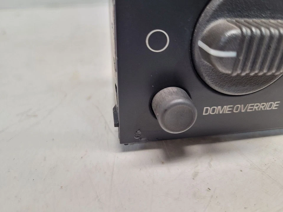 Переключатель приборной панели 2002 Chevrolet Silverado 2500 — фары без авто и противотуманных фар - Изображение 2 из 4