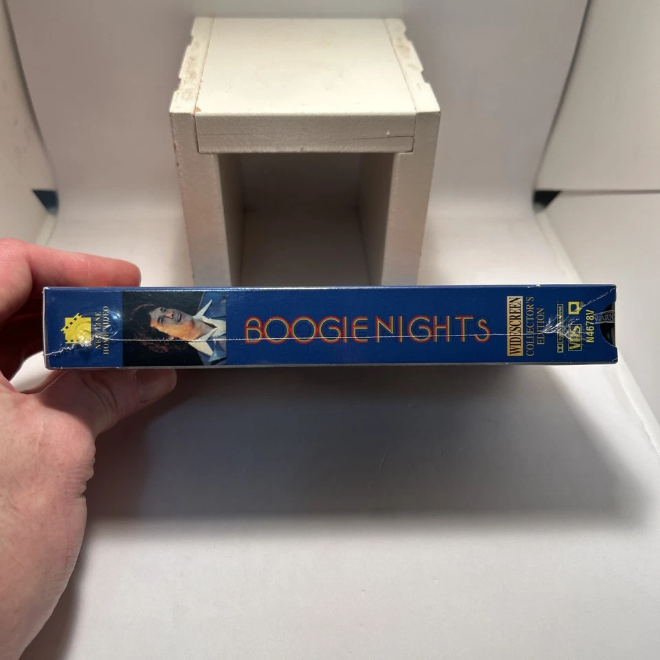 Boogie Nights (VHS, 1999 Widescreen Collector’s Edition) NEW SEALED WATERMARKS! Foto 3 de 4