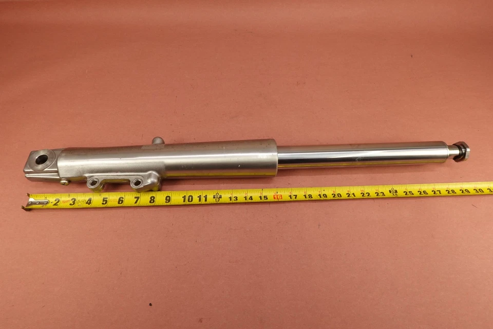 2000 - 2006 年哈雷戴维森 FLTRI 公路滑翔左前叉叉减震管 — 第 2/4 张图片