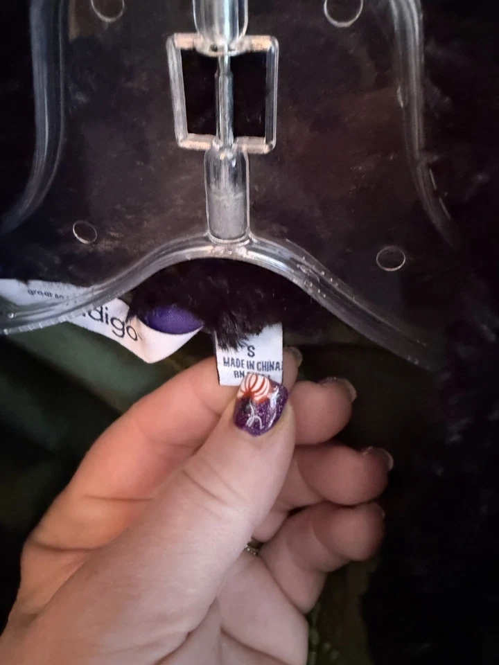 Chaleco Indigo Verde Oliva Citas con Cuello de Piel Sintética Para Mujer Talla Pequeña Usado en Excelente Condición Foto 4 de 4