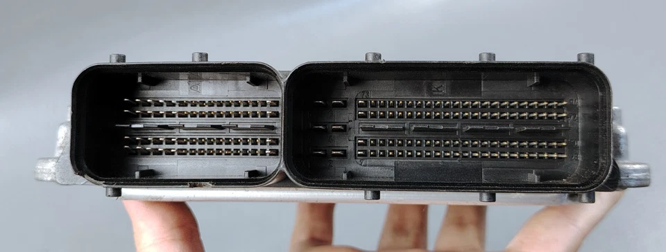 05 08 VW Golf V Jetta 2.0 FSi ENGINE CONTROL MODULE ECM 0261S02257 06F906056EK - Image 4 of 4