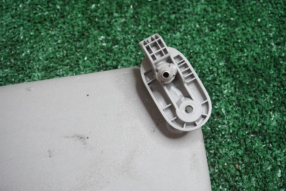 2019 2020 NISSAN NV 200 PASSENGER SIDE RIGHT Sun Visor OEM 1 Peice Foto 2 de 3