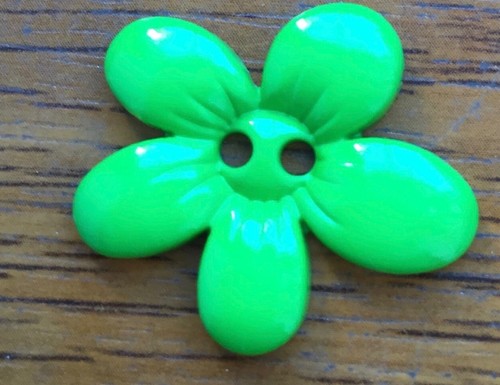 BUTTONS NOVELTY GARDEN (2 HOLE) X 10- ASSORTED BUTTONS- COLOURFUL - Picture 2 of 12