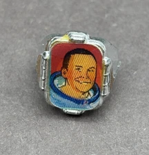 Vintage Apollo 11 Neil Armstrong Astronaut Vari-Vue Plastic Flicker Ring Prize