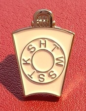 Masonic MARK MASTER MASON Lapel Pin Badge KEYSTONE Gilt/Enamel - 18 x 13 mm