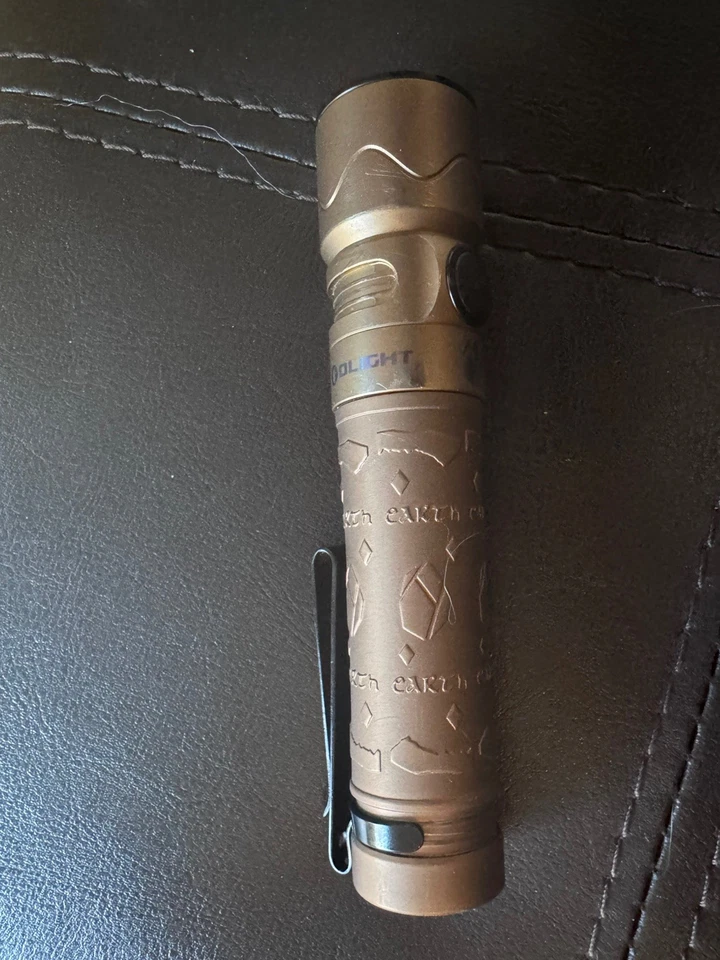 Olight Warrior Mini 2 Ti “Tierra” Edición Limitada – SN517 con Caja y Papeleo Foto 4 de 4