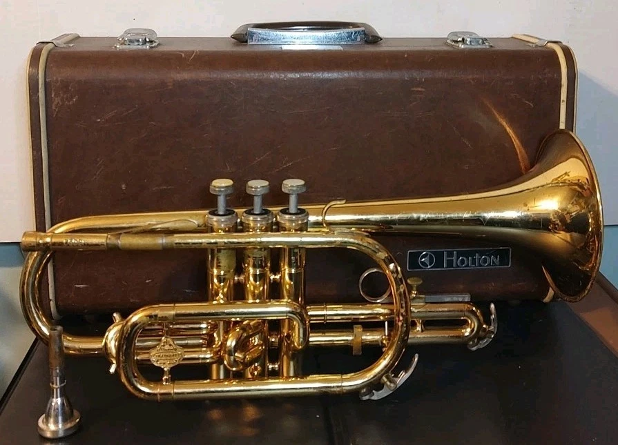 Vintage Holton Collegiate C602R Cornet W/ Case & Extras - Image 2 of 4