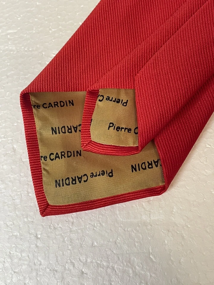 Corbata roja vintage de seda Pierre Cardin con logotipo grande 54” largo 3” ancho 80/20. Foto 3 de 4