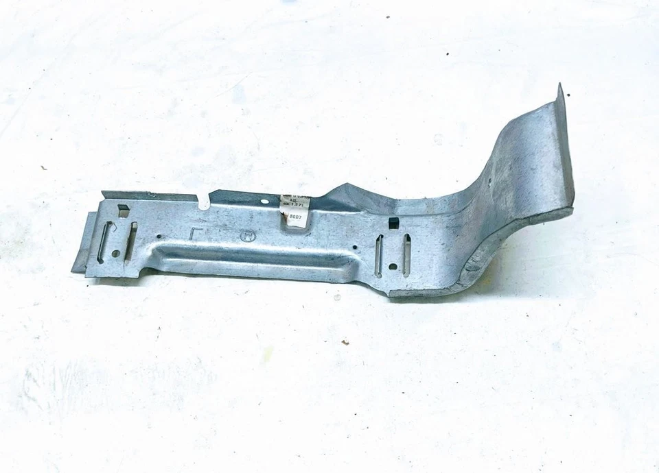 GM 20284348 1990-96 Buick Century LH Frontal Extremo Inferior Exterior Barra de Atar Refuerzo Foto 2 de 4