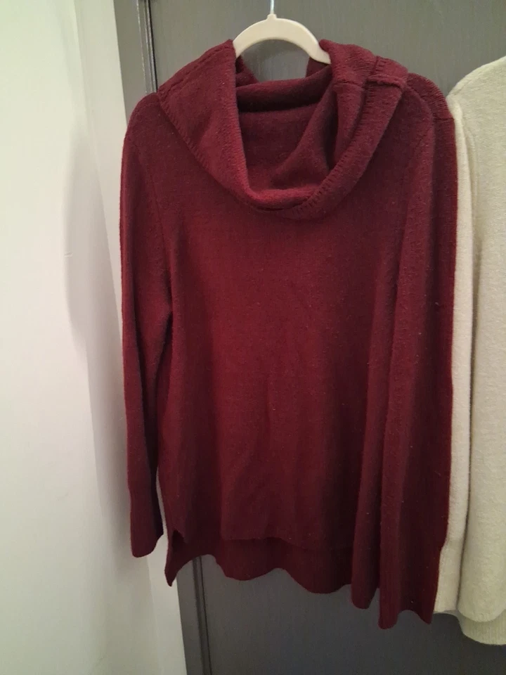 Women's XL DKNY Acrylic Sweater 14% Wool  Long Sleeves Maroon + Cream Cowl Neck - Image 2 of 4