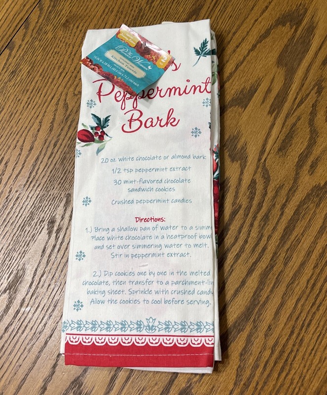 The Pioneer Woman Peppermint Bark Christmas Kitchen Towels 2 pack Recipe Towel