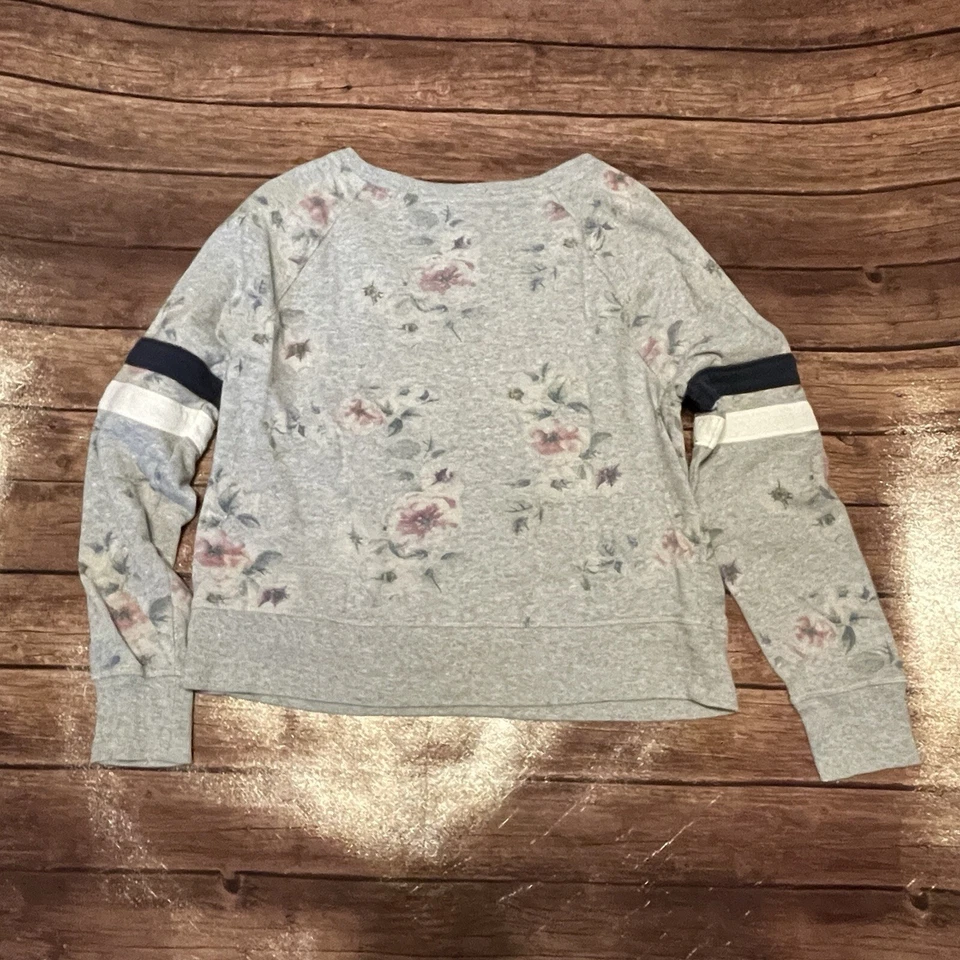 Женская толстовка SO The Lounge Life Game Day средний размер серая с цветочным рисунком темно-синяя полоса - Изображение 4 из 4