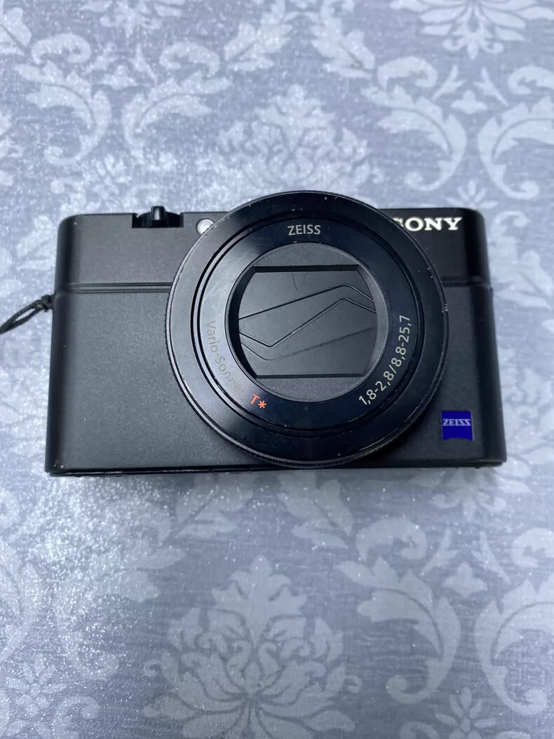 Sony Cyber-Shot DSC-RX100M4 RX100 IV Digital Camera 2.9 x Sony Cyber-Shot DSC-RX100M4 RX100 IV Digital Camera 2.9 x