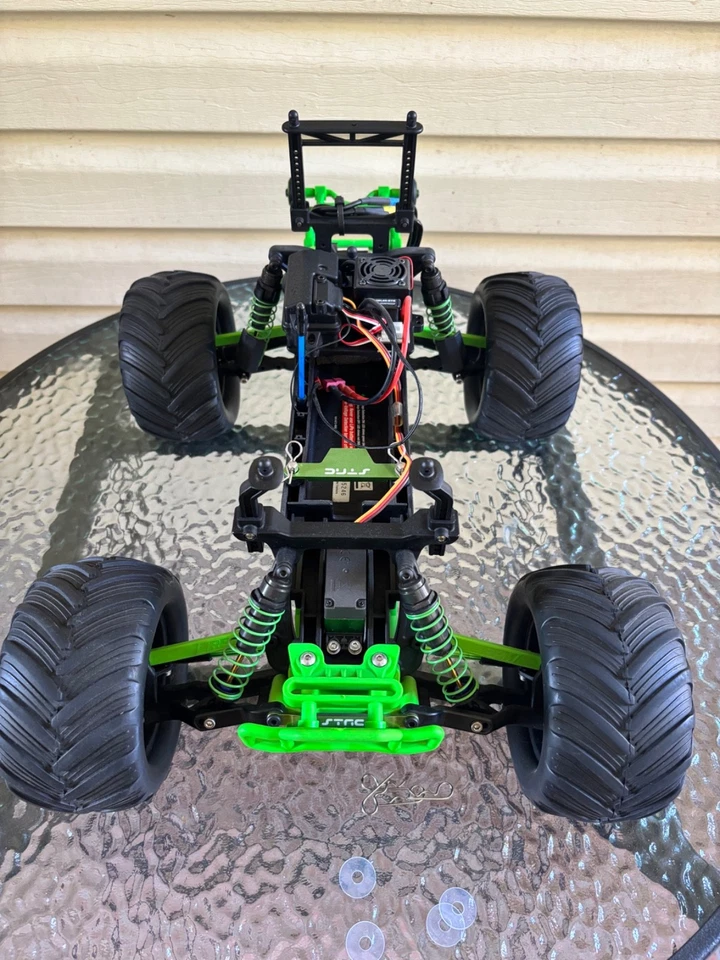 Traxxas Grave Digger Monster Jam 30th Anniversary Excellent Condition - Image 4 of 4
