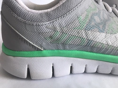 Tenis para correr Nike Flex 2015 gris plateado verde blanco 5 años jóvenes 724992-014 - Imagen 4 de 12