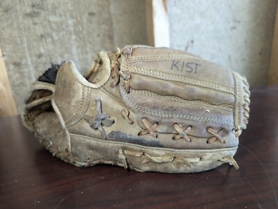 Vintage Regent 5772 Baseball Glove Right Handed Throwing RHT 11''