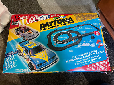 LIFE LIKE RACING NASCAR Electric Racing Daytona International Speedway ...