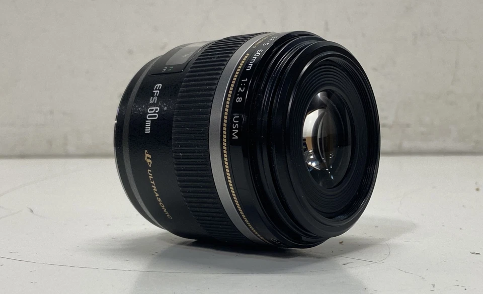 Canon EF-S 60mm f/2.8 AF USM Macro Lens - Image 4 of 4