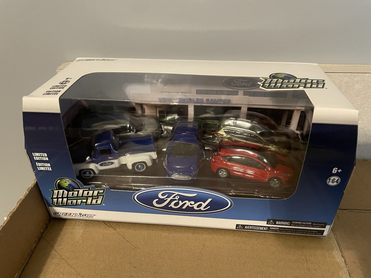 GREENLIGHT MOTOR WORLD FORD DEALERSHIP DIORAMA 5 PCS SET 1/64