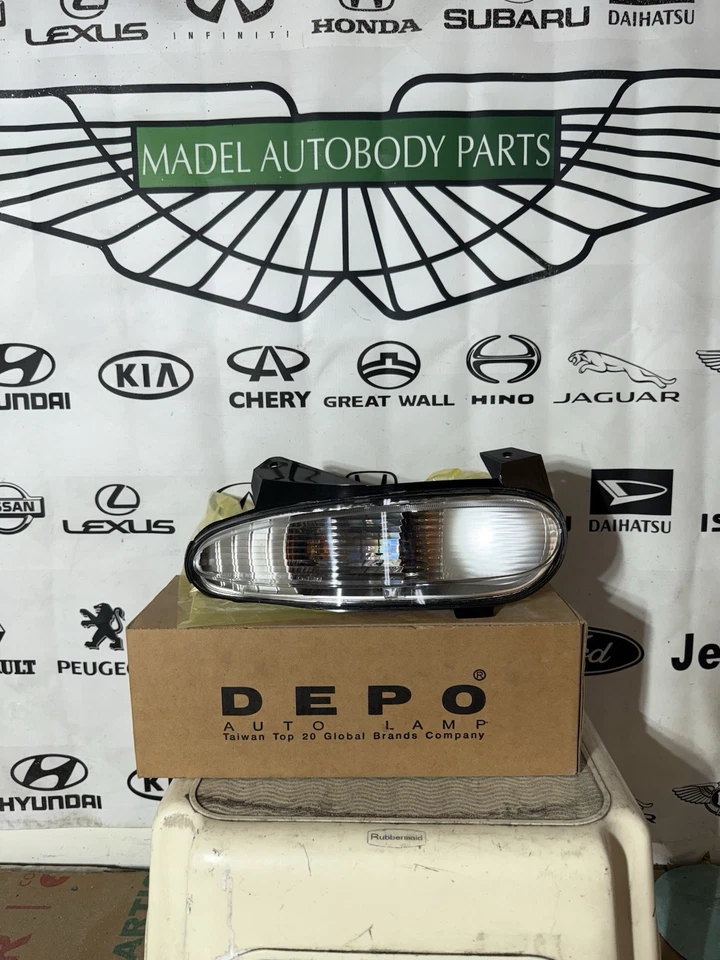 NEW DEPO Driver Side Turn Signal Light For 2005-2009 Buick LaCrosse Allure - Image 2 of 4