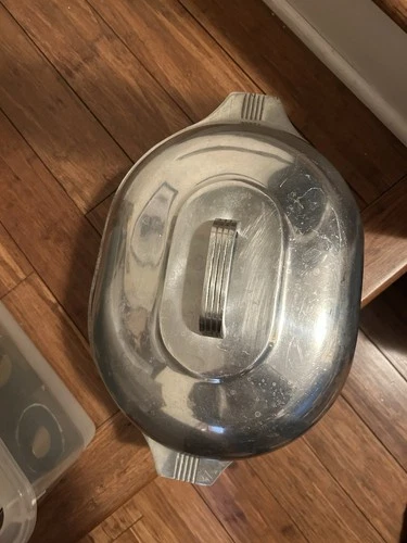 VINTAGE WAGNER WARE MAGNALITE 4265 P 8 OUART ALUMINUM ROASTER W/ LID & TRIVIT