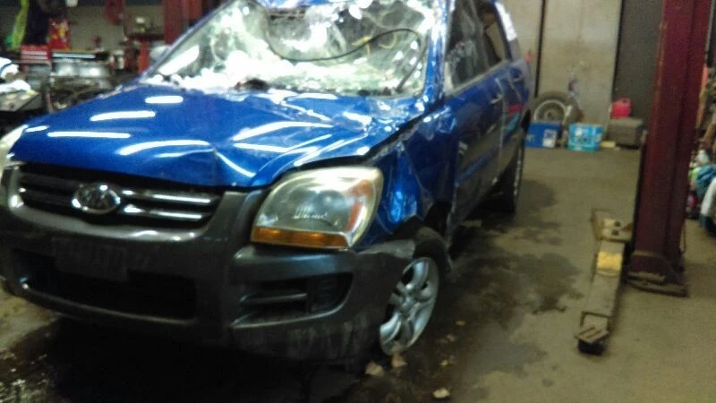 Manguera de presión de dirección asistida Kia Sportage 2008 Foto 3 de 4