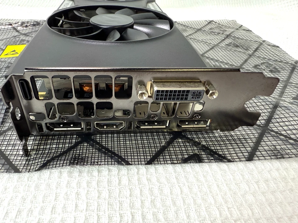 EVGA NVIDIA GeForce GTX 960 4GB GDDR5 Desktop Graphics Card (04G-P4-3968-KR) - Image 4 of 4