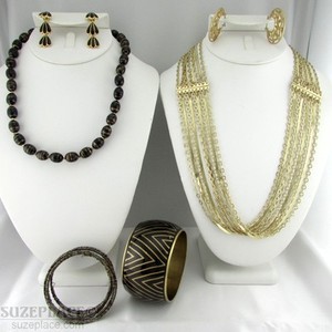 JEWELRY-LOT-BLACK-amp-GOLD-TONE-2-NECKLACE-2-BRACELET-2-PAIR-EARRINGS-NAPIER