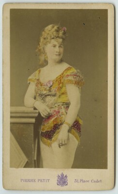CDV erhöht 1870-80 Pierre Petit. Die Schauspielerin Julie Lieutet, genannt Amélie Latour.
