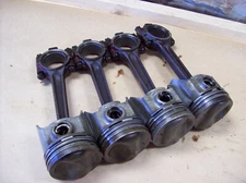 IH 140 Fire crater pistons with connecting rods
