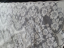 Quaker Lace Tablecloth 60" X 80" vtg