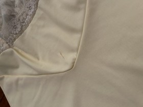Vtg Van Ralte Full Slip Lingerie Size 34A Pale Yellow Lace Scalloped Nightgown