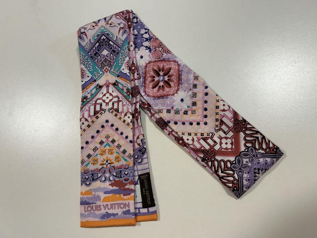 LOUIS VUITTON Pink Silk Scarf Bandana Brand New Unworn
