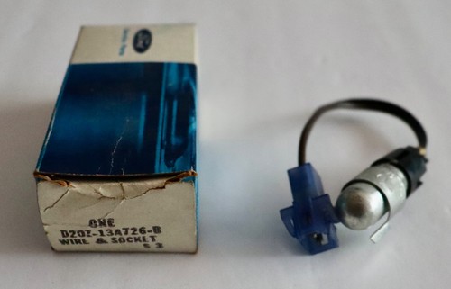 NEW OLD STOCK FORD  D20Z-13A726-B  WIRE & SOCKET  = ASHTRAY = LINCOLN & GALAXIE