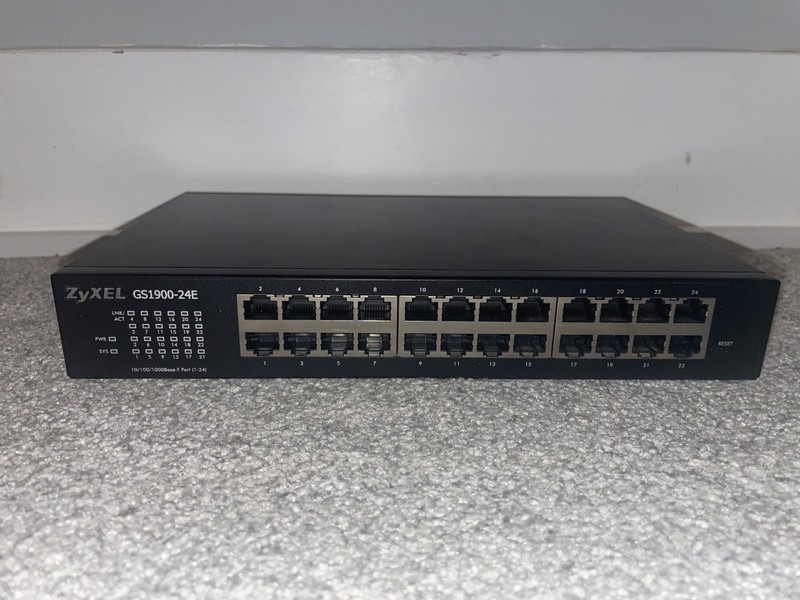 Zyxel GS1900-24E 24-Port Gigabit Smart Managed Switch Fanless Desktop/Rack L2