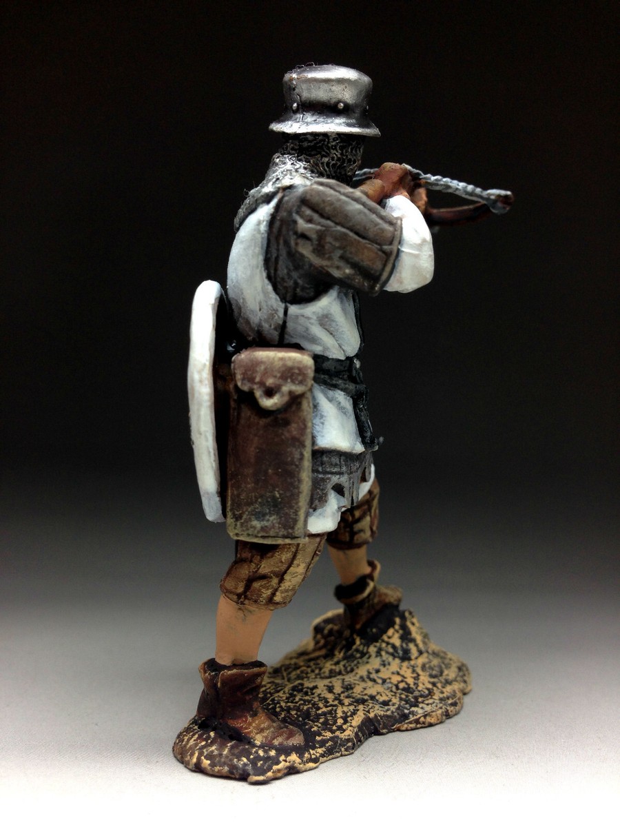 Tin toy soldiers Teutonic arbalester 13th century 54 mm