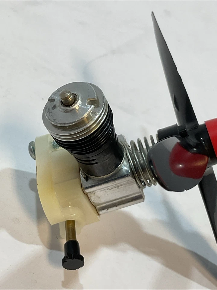 VINTAGE COX 049 CL CONTROL LINE NITRO/GLOW MODEL AIRPLANE HELI ENGINE W/ PROP - Image 4 of 4