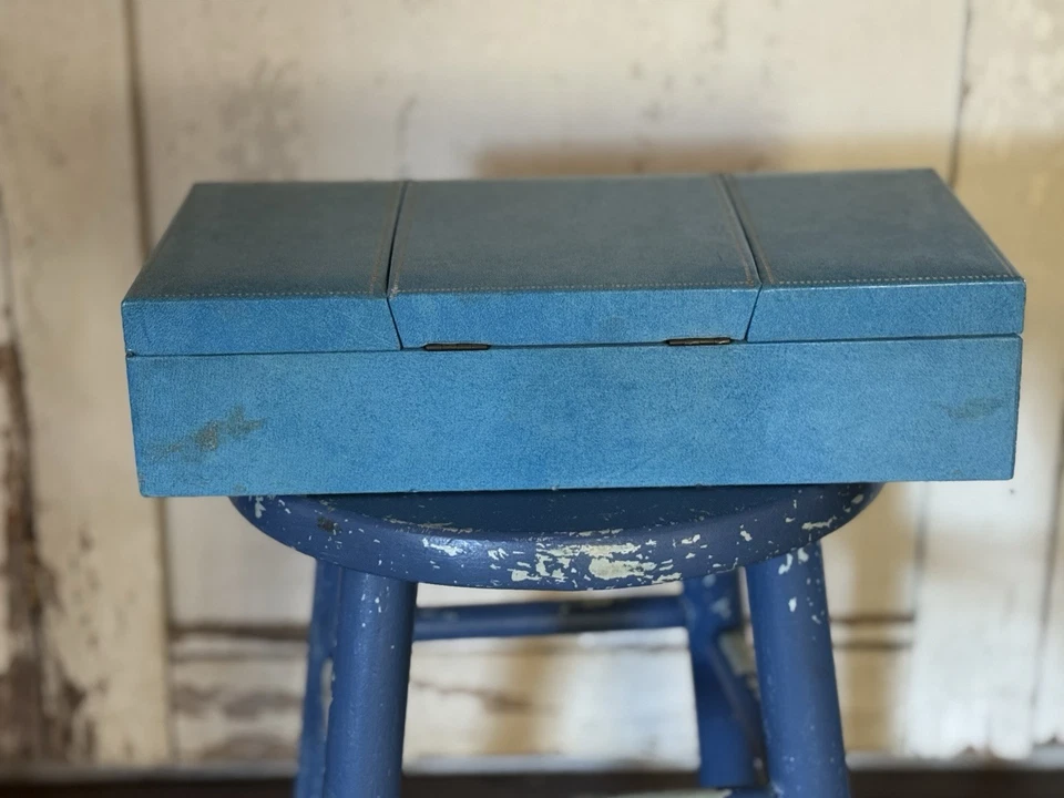Joyero vintage azul con espejo mediados de siglo bandejas oscilantes cuero sintético Foto 4 de 4