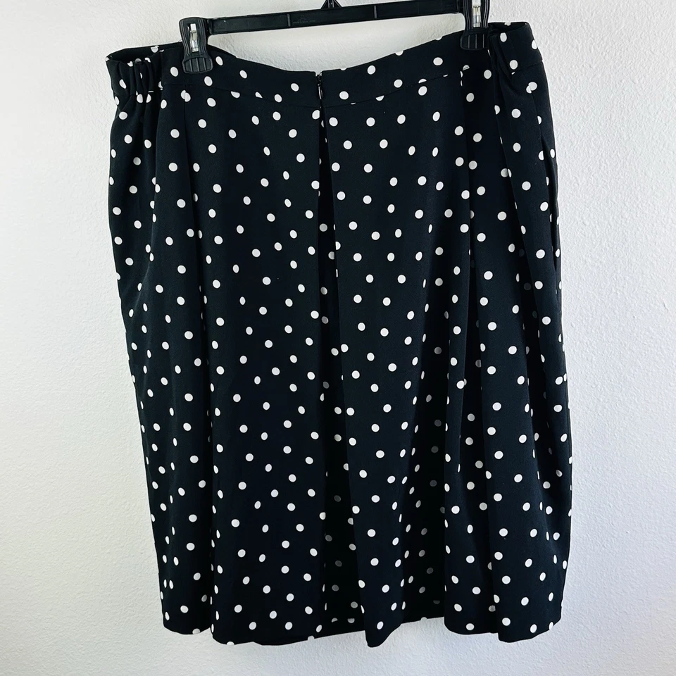 Falda midi Tahari negra blanca plisada forrada a lunares talla 22 Foto 3 de 4