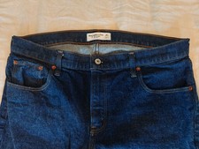 NWOT Abercrombie  Fitch Women Mid Rise 90's Straight Jeans 32 reg