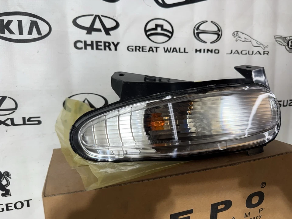 NEW DEPO Driver Side Turn Signal Light For 2005-2009 Buick LaCrosse Allure - Image 4 of 4